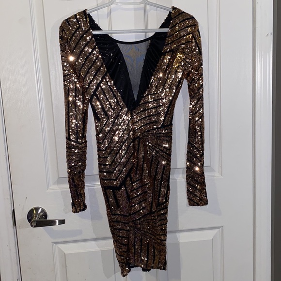 Sequin party dress, Size small. Gold and black with open back. New. - Picture 3 of 3